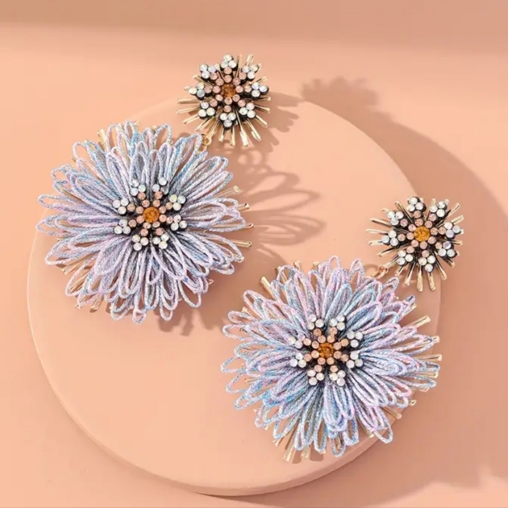 BRAND NEW ** JUST LISTED ** BEAUTIFUL DROP EARRINGS